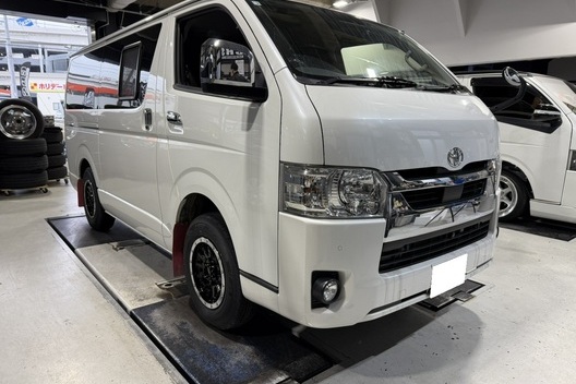 CRS横浜　ハイエースカスタム　ステリング交換、アルミホイール交換サムネイル