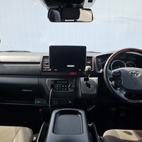 5415　平成31年式　ハイエース　50thアニバーサリーLIMITED　2WD　2800cc　ディーゼル車　5人乗り　9.2万kmのサムネイル