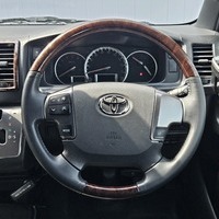 5415　平成31年式　ハイエース　50thアニバーサリーLIMITED　2WD　2800cc　ディーゼル車　5人乗り　9.2万kmのサムネイル