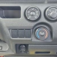 5491　令和7年式　ハイエース　DX　2WD　ガソリン車　6人乗り　10km　登録済み未使用車のサムネイル