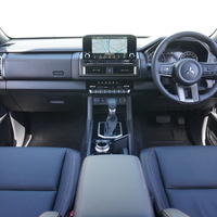 5502　令和7年式　三菱トライトン　GSR　4WD　2400cc　ディーゼル車　5人乗り　200kmのサムネイル
