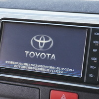 5560　令和5年式　ハイエース　スーパーGL　ダークプライムⅡ　4WD　2800cc　ディーゼル車　5人乗り　1.4万kmのサムネイル