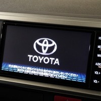 5536 令和2年式 ハイエース ファインテックツアラー 2WD 2,700cc(ガソリン車）10人乗車 7.1万kmのサムネイル