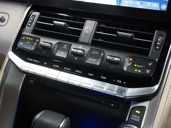 マルチドライブ トヨタ・ランドクルーザー“250”ZX（4WD/8AT）【試乗記】 クロス