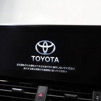 5524 令和5年式 トヨタ ランドクルーザー 300 ZX　4WD 3,400cc(ガソリン車) 7人乗り 1,600kmのサムネイル