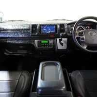 5436 平成28年式 ハイエース スーパーGL 2WD 2,000cc (ガソリン車) 2/5人乗車 5.7万kmのサムネイル