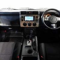 5557 平成27年式 トヨタ FJクルーザー オフロードパッケージ 4WD 4,000cc（ガソリン車）5人乗車 7.1万km（車検R8年7月）のサムネイル