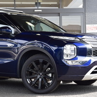 5535　令和5年式 アウトランダーPHEV  P7人乗り 4WD 2,400㏄ ガソリン車/プラグインハイブリッドのサムネイル
