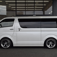 5511　令和5年式　ハイエース　スーパーGL　ダークプライムⅡ　2WD　2,000cc　ガソリン車　5人乗り　4,100kmのサムネイル