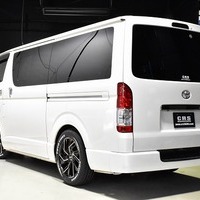 5543.平成30年式 ハイエース スーパーGL ダークプライム 2WD 2,800cc ディーゼル車 走行13.6万キロ 検査1年付きのサムネイル