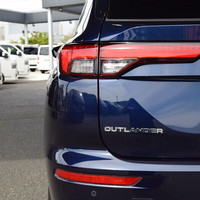 5535　令和5年式 アウトランダーPHEV  P7人乗り 4WD 2,400㏄ ガソリン車/プラグインハイブリッドのサムネイル