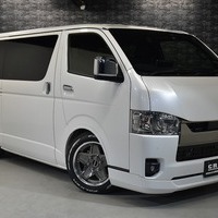 3976 令和6年式 ハイエース スーパーGL ダークプライムⅡ 2WD 2,800cc (ディーゼル車）2/5人乗車 1.2万km（車検R8年3月）のサムネイル
