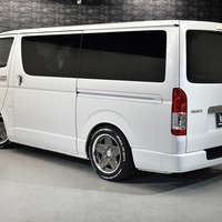 3976 令和6年式 ハイエース スーパーGL ダークプライムⅡ 2WD 2,800cc (ディーゼル車）2/5人乗車 1.2万km（車検R8年3月）のサムネイル