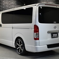 5436 平成28年式 ハイエース スーパーGL 2WD 2,000cc (ガソリン車) 2/5人乗車 5.7万kmのサムネイル