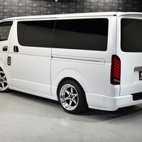 5448 令和4年式 ハイエース スーパーGL ダークプライムⅡ　2WD 2,800cc (ディーゼル車) 2/5人乗車 1.05万kmのサムネイル