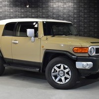 5557 平成27年式 トヨタ FJクルーザー オフロードパッケージ 4WD 4,000cc（ガソリン車）5人乗車 7.1万km（車検R8年7月）のサムネイル