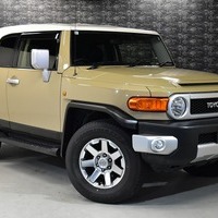 5557 平成27年式 トヨタ FJクルーザー オフロードパッケージ 4WD 4,000cc（ガソリン車）5人乗車 7.1万km（車検R8年7月）のサムネイル