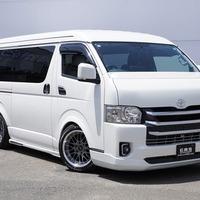 5597 【内装架装車/3ナンバー登録】平成27年式 ハイエース ワイドバン ダークプライム 2WD 3,000cc (ディーゼル) 10人乗車 14万kmのサムネイル