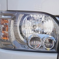 5647 令和5年式 ハイエース スーパーGL ダークプライム2　2WD 2,800cc (ディーゼル) 2/5人乗車 2.0万kmのサムネイル