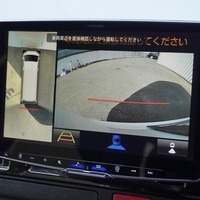 5647 令和5年式 ハイエース スーパーGL ダークプライム2　2WD 2,800cc (ディーゼル) 2/5人乗車 2.0万kmのサムネイル