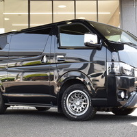5600　令和4年式　ハイエース　スーパーGL　ダークプライムⅡ　4WD　2800cc　ディーゼル車　5人乗り　6.9万kmのサムネイル