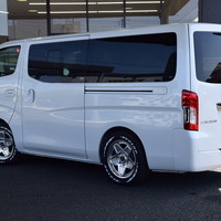 5395 令和5年式 キャラバン グランドプレミアムGX 2WD 2,000cc (ガソリン車) 5人乗車　1.0万kmのサムネイル