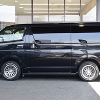 5600　令和4年式　ハイエース　スーパーGL　ダークプライムⅡ　4WD　2800cc　ディーゼル車　5人乗り　6.9万kmのサムネイル