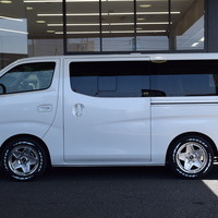 5395 令和5年式 キャラバン グランドプレミアムGX 2WD 2,000cc (ガソリン車) 5人乗車　1.0万kmのサムネイル