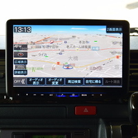 5600　令和4年式　ハイエース　スーパーGL　ダークプライムⅡ　4WD　2800cc　ディーゼル車　5人乗り　6.9万kmのサムネイル
