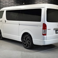 5135  ハイエース ワゴンGL  2WD 2,700CC ガソリン車 3ナンバー 10人乗りのサムネイル