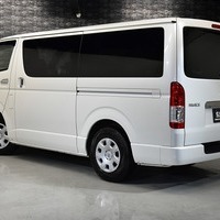 5594 令和2年式 ハイエース スーパーGL ダークプライムⅡ 2WD 2,800cc (ディーゼル車) リムジン8架装　8人乗車 2.16万kmのサムネイル