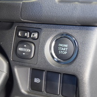 5609 令和5年式　ハイエース　ワイドスーパーGL　ダークプライムⅡ　2WD　2,800cc　ディーゼル車　5人乗り　1.7万kmのサムネイル