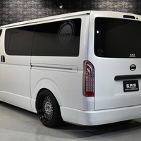 5652 平成29年式 ハイエース S-GL ダークプライム 2WD 3,000cc (ディーゼル車) 2/5人乗車 13.3万kmのサムネイル