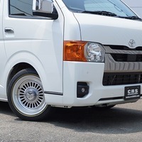5703 令和4年式 ハイエース スーパーGL ダークプライム2　2WD 2,800cc (ディーゼル) 2/5人乗車 6.6万kmのサムネイル