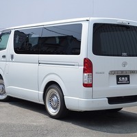 5703 令和4年式 ハイエース スーパーGL ダークプライム2　2WD 2,800cc (ディーゼル) 2/5人乗車 6.6万kmのサムネイル