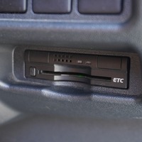 5703 令和4年式 ハイエース スーパーGL ダークプライム2　2WD 2,800cc (ディーゼル) 2/5人乗車 6.6万kmのサムネイル