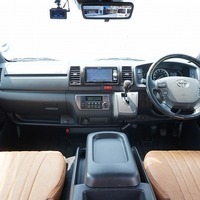 5703 令和4年式 ハイエース スーパーGL ダークプライム2　2WD 2,800cc (ディーゼル) 2/5人乗車 6.6万kmのサムネイル