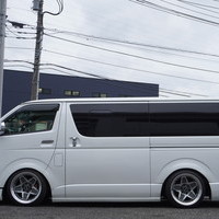 5619　平成29年式　ハイエース　スーパーGL　ダークプライム　2WD　2000cc　ガソリン車　5人乗り　8.3万kmのサムネイル