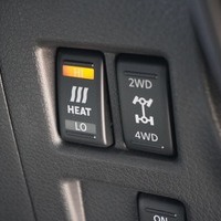 5656　キャラバン 50THアニバーサリー GRAND プレミアム GX 4WD 2,400cc (ディーゼル車) 2/5人乗車 1.1万㎞のサムネイル