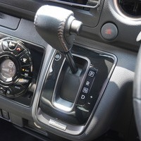 5656　キャラバン 50THアニバーサリー GRAND プレミアム GX 4WD 2,400cc (ディーゼル車) 2/5人乗車 1.1万㎞のサムネイル