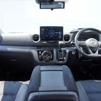 5656　キャラバン 50THアニバーサリー GRAND プレミアム GX 4WD 2,400cc (ディーゼル車) 2/5人乗車 1.1万㎞のサムネイル
