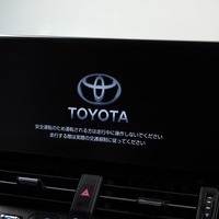5727 令和5年式 トヨタ ランドクルーザー 300 ZX 4WD 3,300cc(ディーゼル車) 5人乗り 13,650km 車検令和8年5月22日のサムネイル