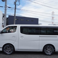 5435　キャラバン　GRANDプレミアムGX　2WD　2000cc　ガソリン車　5人乗りのサムネイル