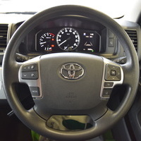 5694 令和5年式 ハイエース ワゴンGL 内装架装車両　2WD 2,700cc (ガソリン車) 10人乗車 8,000kmのサムネイル