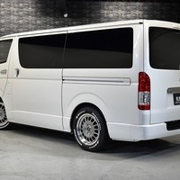 5724 令和5年式 ハイエース S-GL ダークプライムⅡ 2WD 2,000cc (ガソリン車) 2/5人乗車 1.6万kmのサムネイル