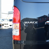 5442 令和5年式 ハイエース スーパーGL ダークプライムⅡ 2WD 2,000cc (ガソリン車) 2/5人乗車 5.7万kmのサムネイル