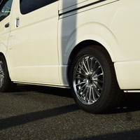 5698　令和5年式　ハイエース　スーパーGL　ダークプライムⅡ　2WD　2800cc　ディーゼル車　5人乗り　1.7万kmのサムネイル