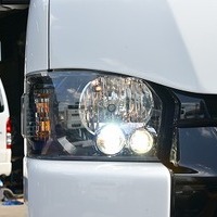 5104. 平成26年式 ハイエース  ワゴンGL 2WD 2,700㏄ ガソリン車 10人乗り 走行1,2万キロ 検査1年付きのサムネイル