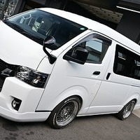 5104. 平成26年式 ハイエース  ワゴンGL 2WD 2,700㏄ ガソリン車 10人乗り 走行1,2万キロ 検査1年付きのサムネイル