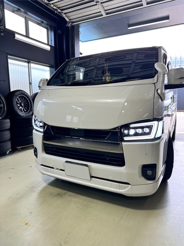 CRS名古屋　カスタム日記　ハイエース！VALENTI新作ヘッドライト　3眼！！